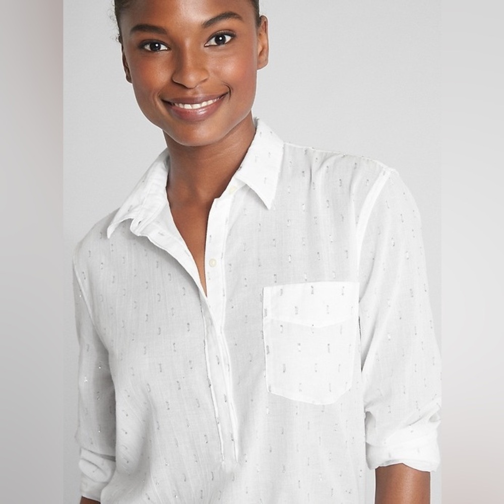 GAP White Button-Up Shirt with Subtle Dot Detail